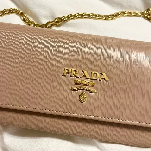 Authentic Prada Wallet on Chain - Picture 9 of 10